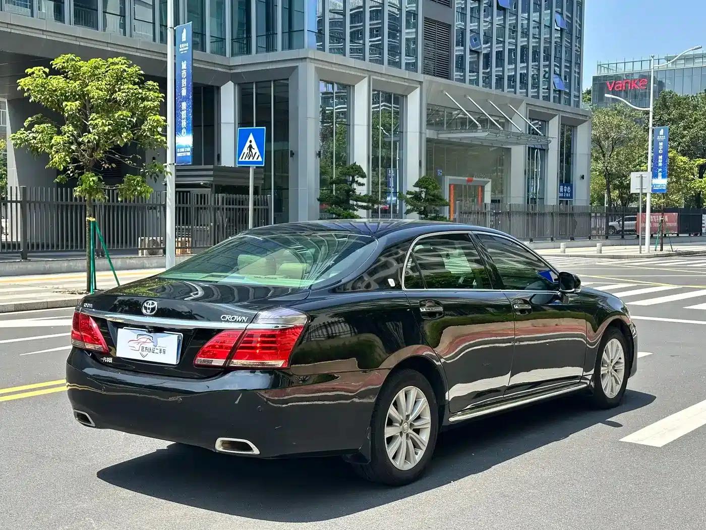 Crown 2012 2.5L Royal Leather Edition — миниатюра 13