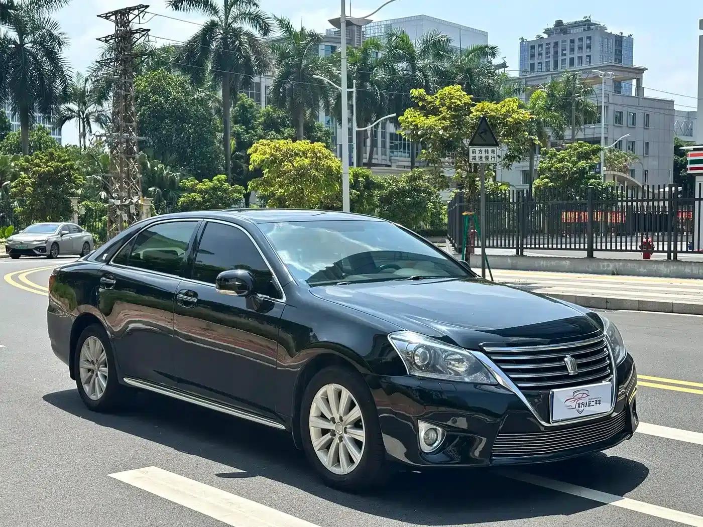 Crown 2012 2.5L Royal Leather Edition — миниатюра 3
