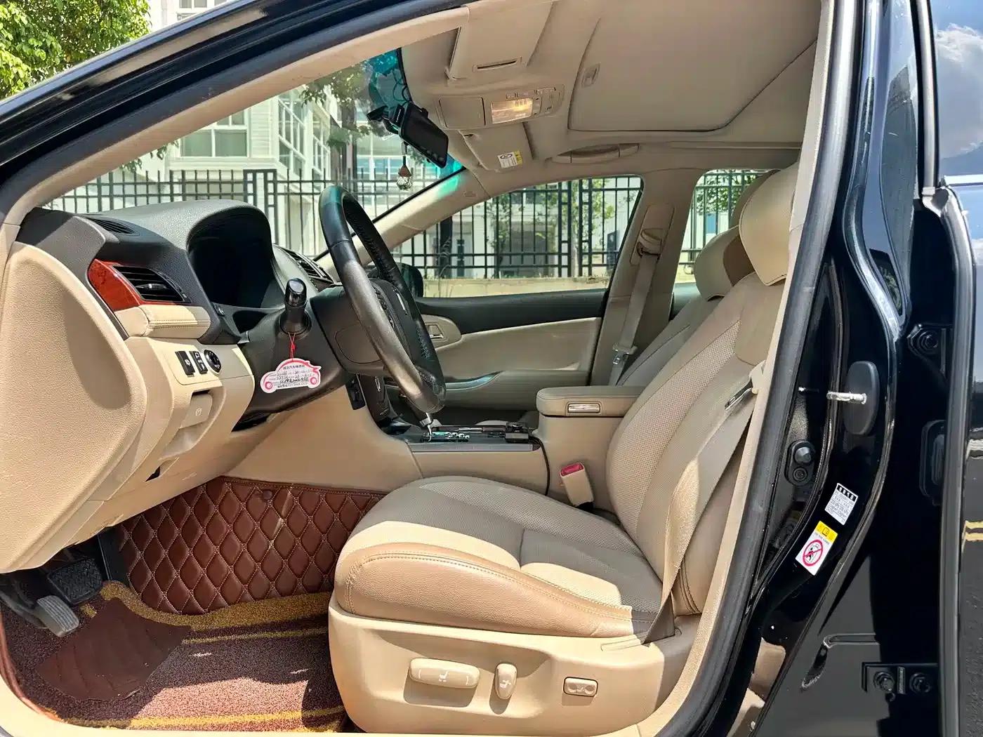 Crown 2012 2.5L Royal Leather Edition — миниатюра 5
