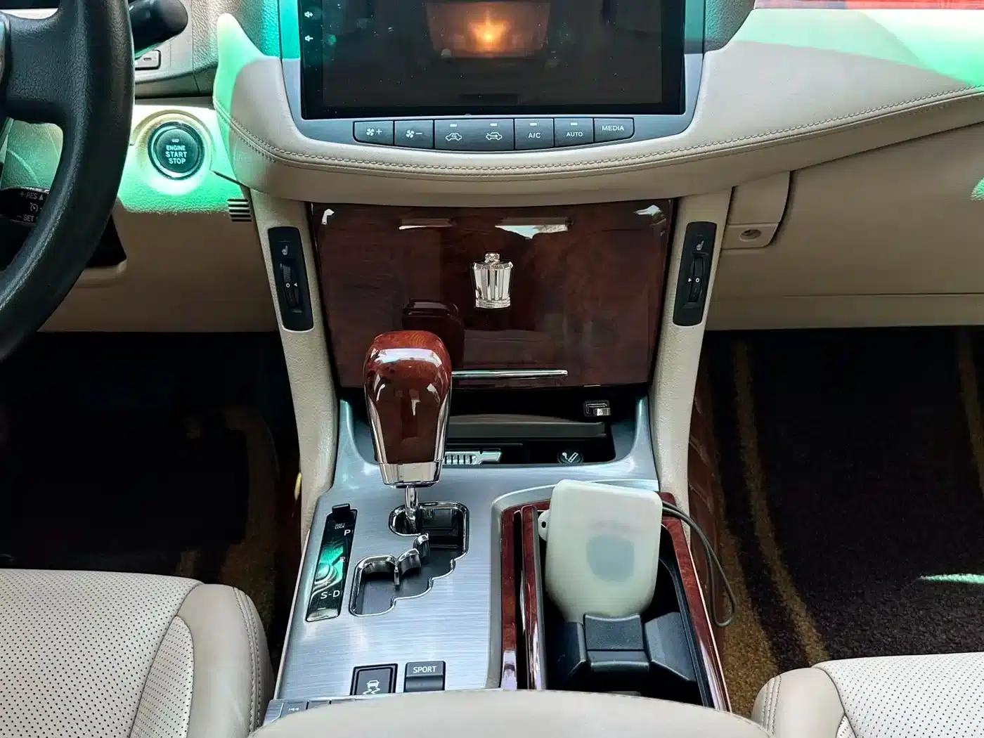 Crown 2012 2.5L Royal Leather Edition — миниатюра 9