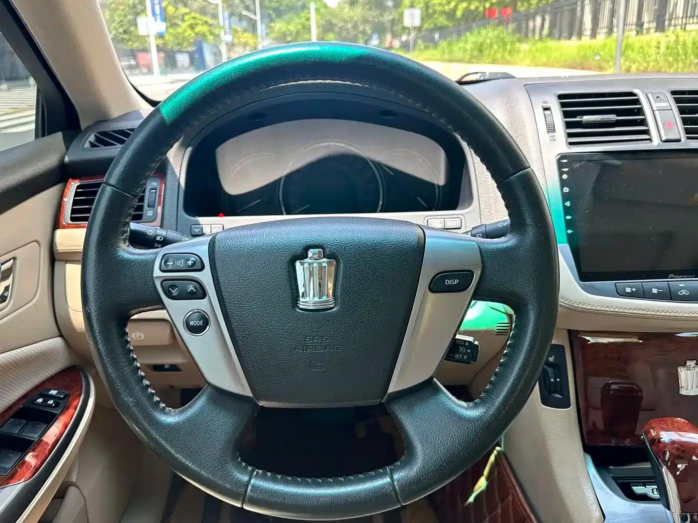 Crown 2012 2.5L Royal Leather Edition — миниатюра 10