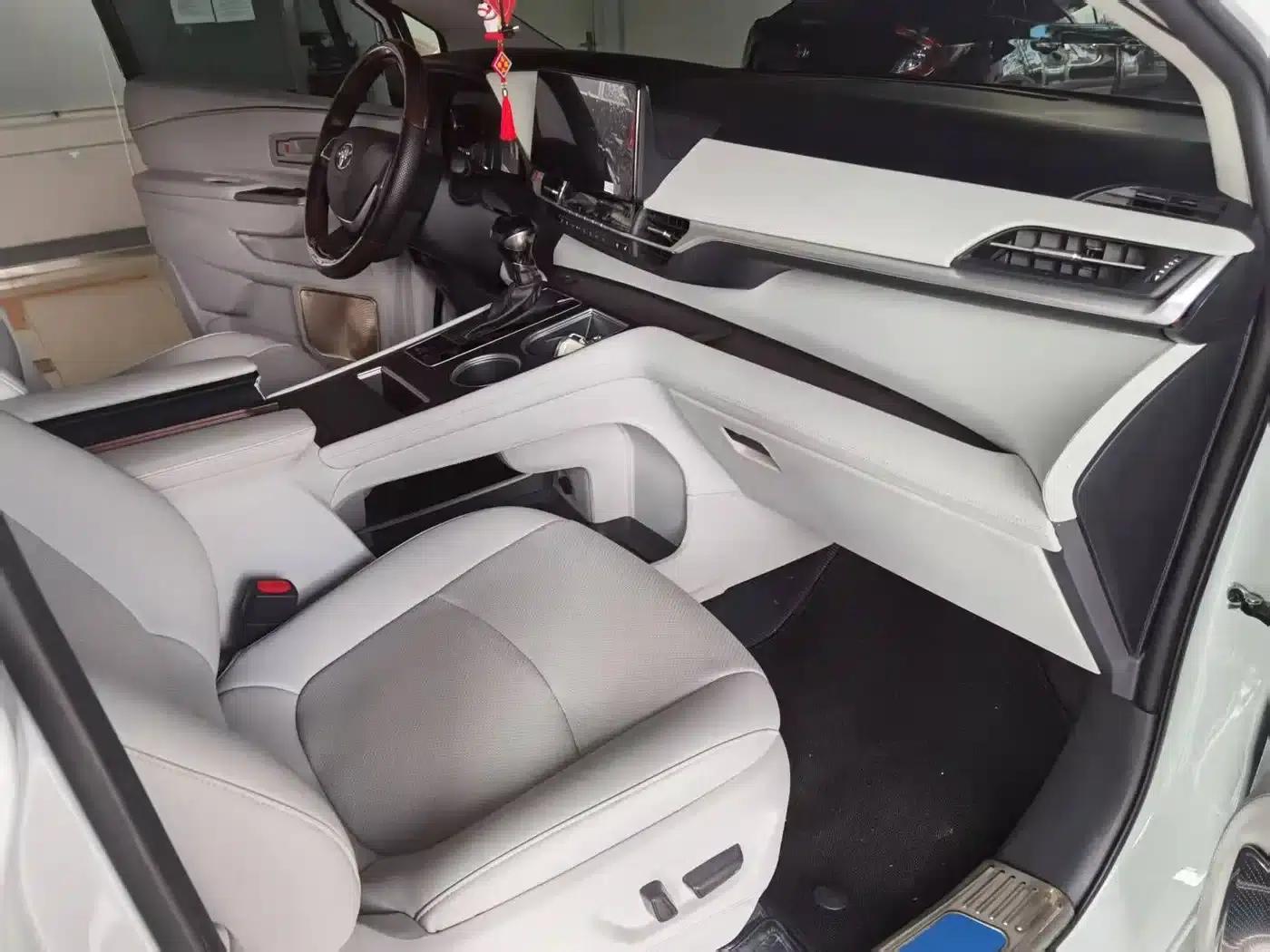 2024 Grevia 2.5L Hybrid Comfort Edition — миниатюра 8