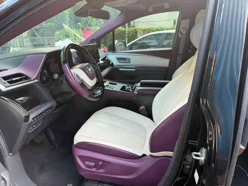2024 Grevia 2.5L Hybrid Comfort Edition — миниатюра 3