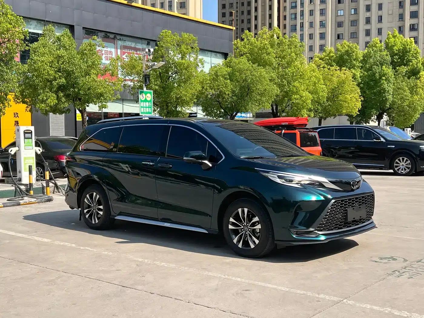 2026 Grevia 2.5L Hybrid Luxury MAX AWD — миниатюра 3