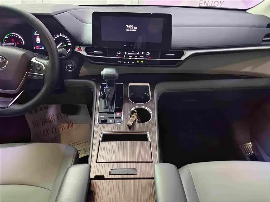 2024 Grevia 2.5L Hybrid Comfort Edition — миниатюра 13