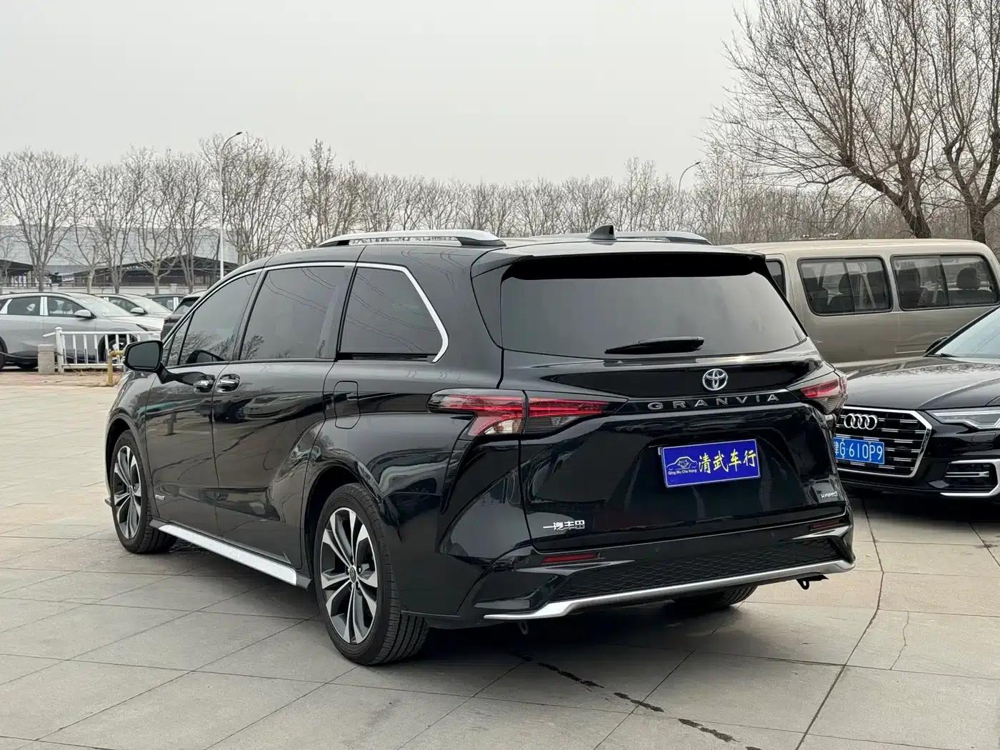 2023 Grevia 2.5L Hybrid Premium Plus Edition — миниатюра 13