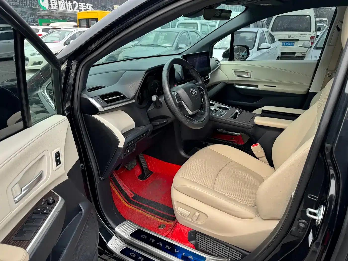 2023 Grevia 2.5L Hybrid Premium Plus Edition — миниатюра 4
