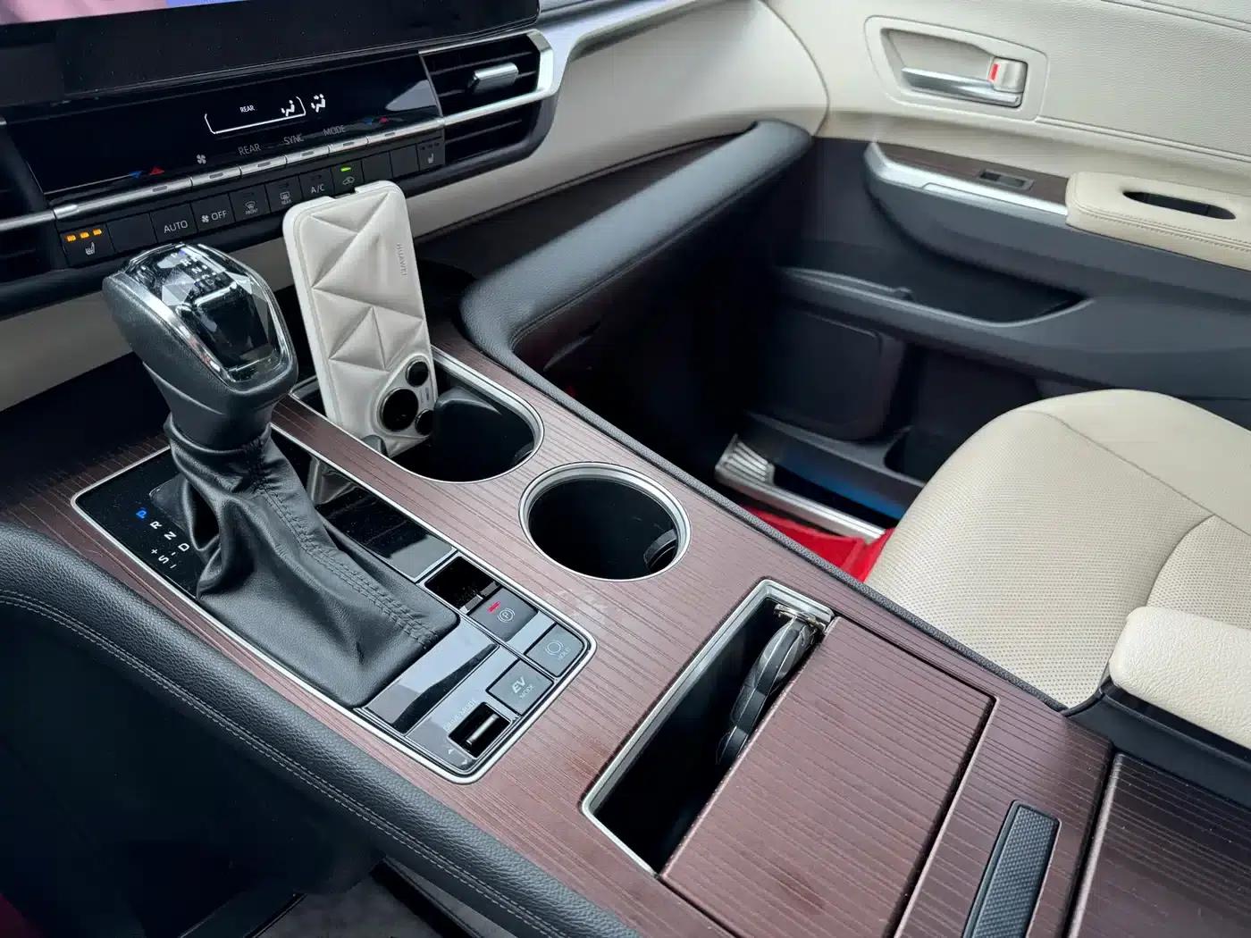 2023 Grevia 2.5L Hybrid Premium Plus Edition — миниатюра 8
