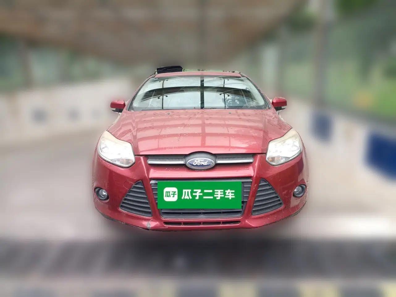 Ford Focus 2012 Hatchback 1.6L Automatic Comfort Model — миниатюра 2