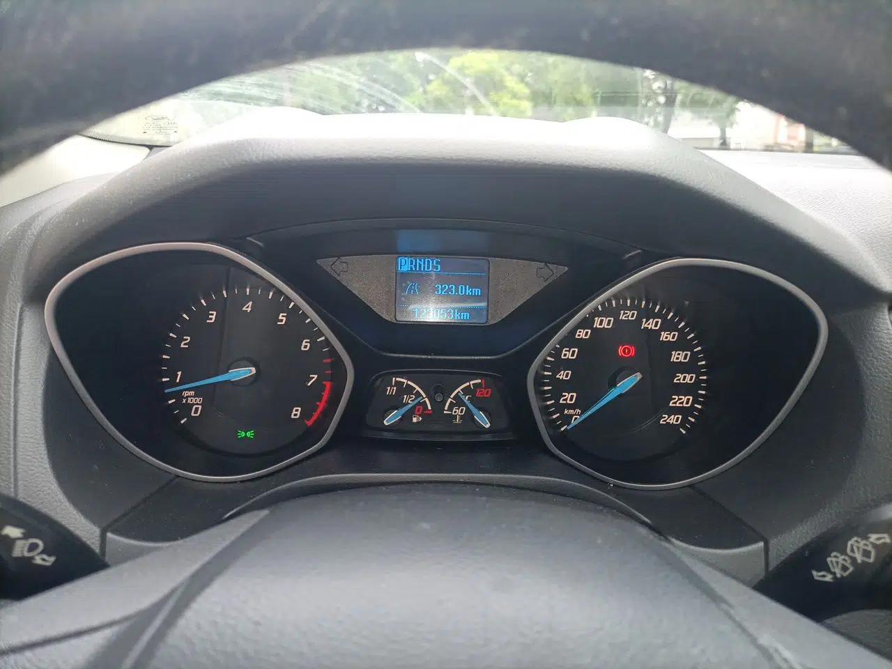 Ford Focus 2012 Hatchback 1.6L Automatic Comfort Model — миниатюра 11