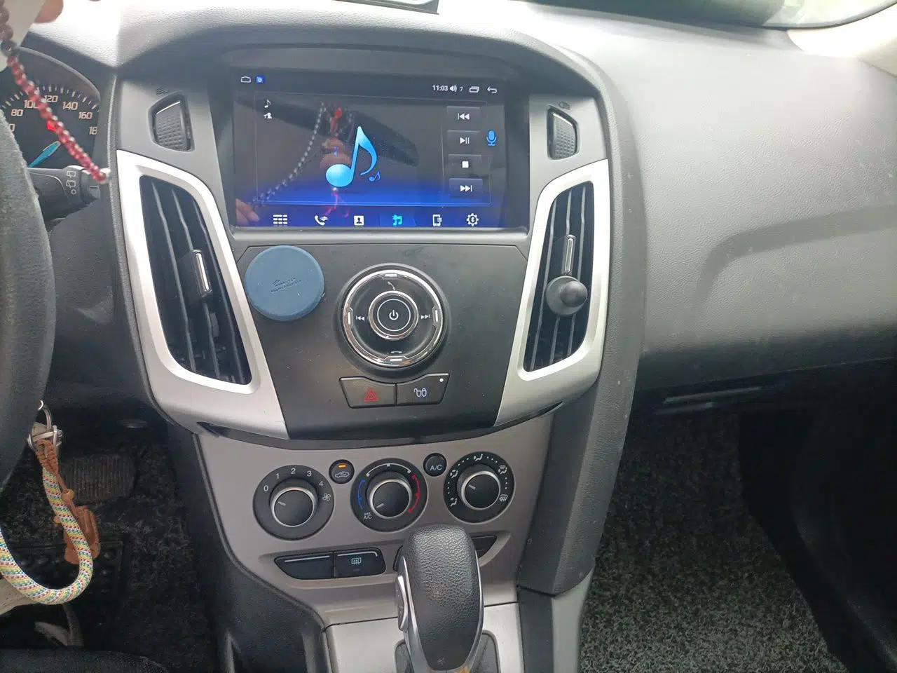 Ford Focus 2012 Hatchback 1.6L Automatic Comfort Model — миниатюра 13