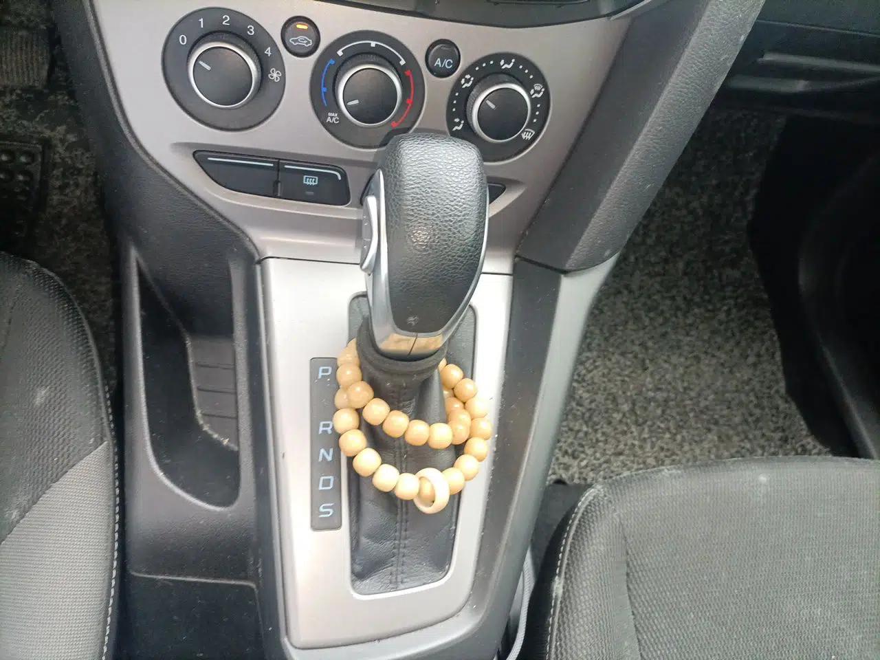 Ford Focus 2012 Hatchback 1.6L Automatic Comfort Model — миниатюра 14