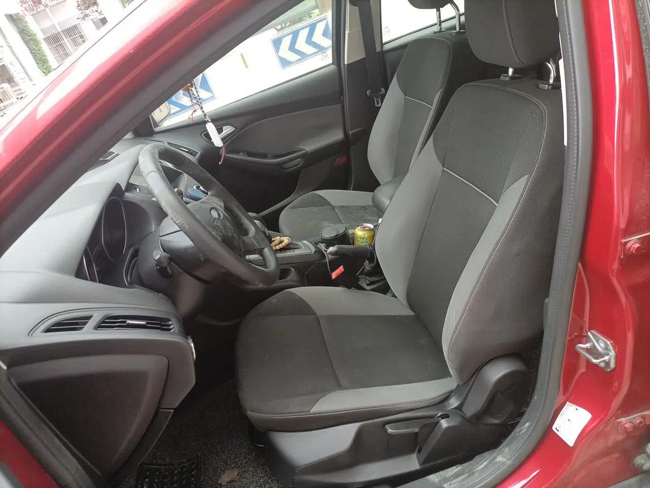 Ford Focus 2012 Hatchback 1.6L Automatic Comfort Model — миниатюра 15