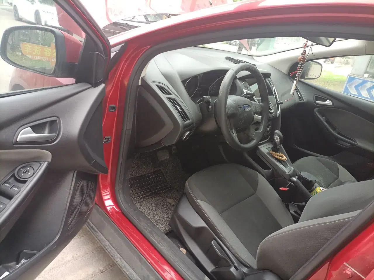 Ford Focus 2012 Hatchback 1.6L Automatic Comfort Model — миниатюра 16