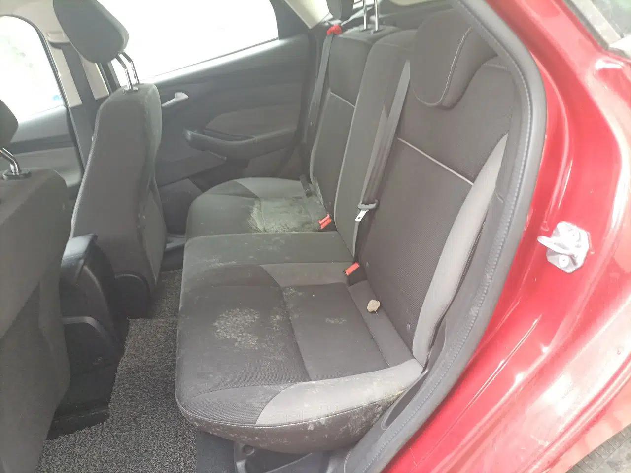 Ford Focus 2012 Hatchback 1.6L Automatic Comfort Model — миниатюра 17
