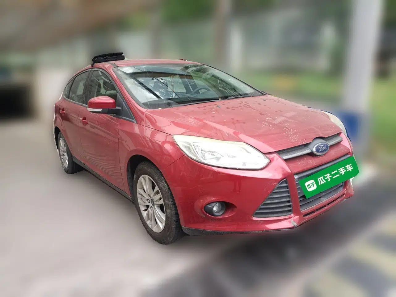 Ford Focus 2012 Hatchback 1.6L Automatic Comfort Model — миниатюра 3
