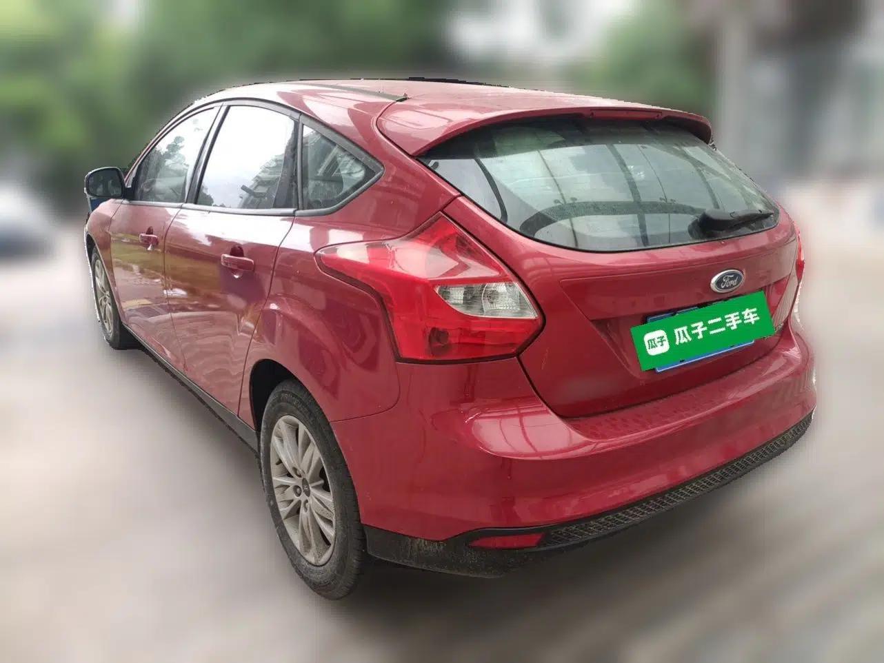 Ford Focus 2012 Hatchback 1.6L Automatic Comfort Model — миниатюра 4