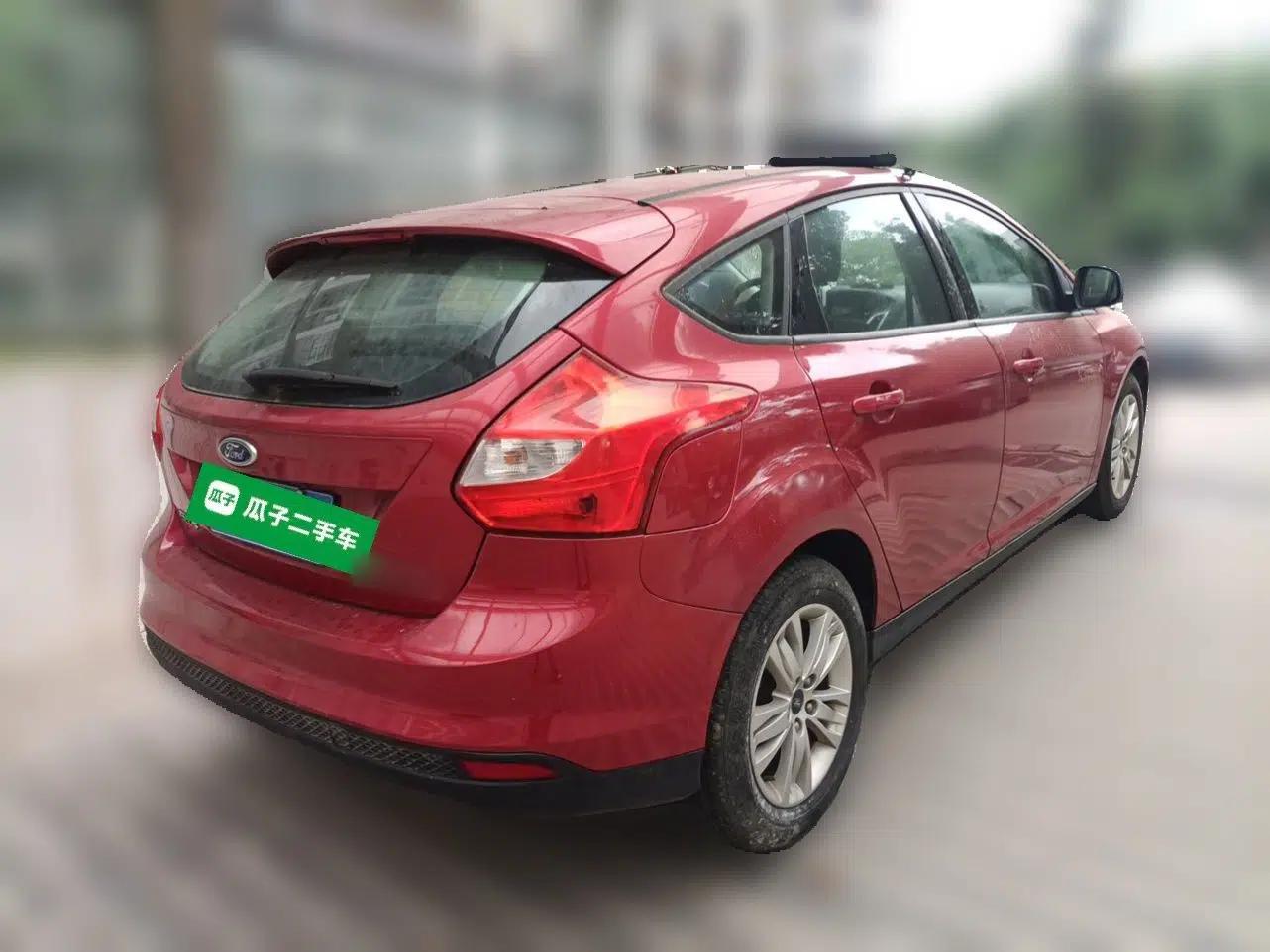 Ford Focus 2012 Hatchback 1.6L Automatic Comfort Model — миниатюра 6