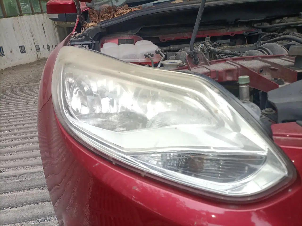Ford Focus 2012 Hatchback 1.6L Automatic Comfort Model — миниатюра 7