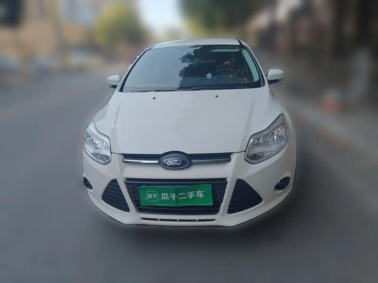 Ford Focus 2012 Sedan 1.6L Automatic Comfort Model — миниатюра 2