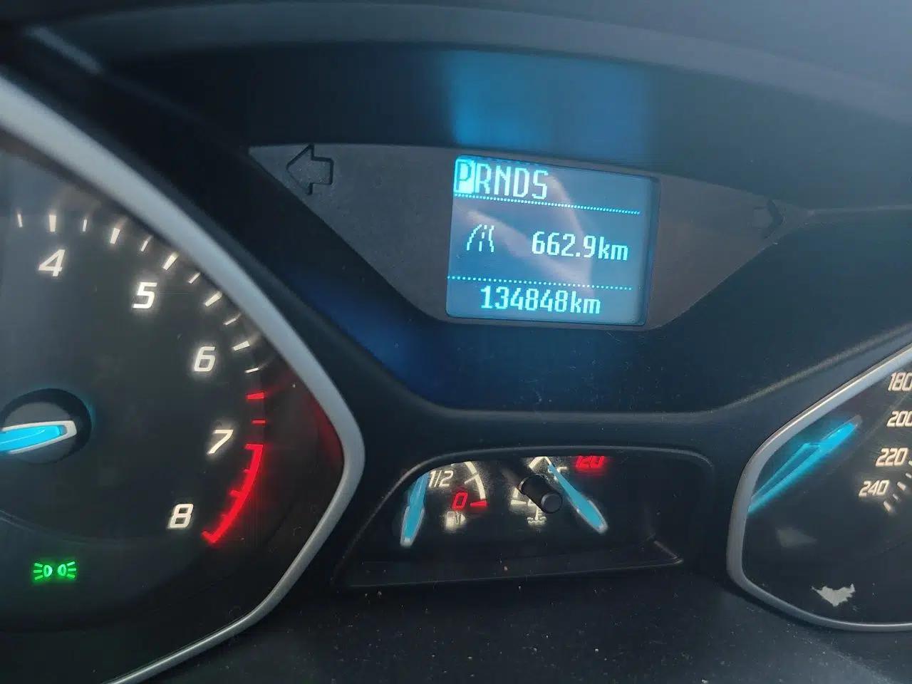 Ford Focus 2012 Sedan 1.6L Automatic Comfort Model — миниатюра 12
