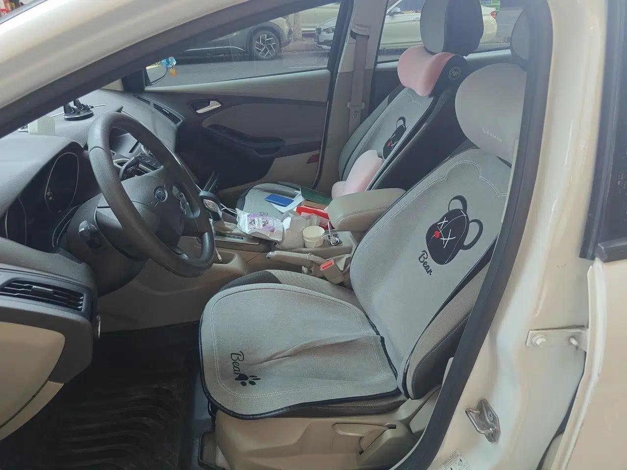 Ford Focus 2012 Sedan 1.6L Automatic Comfort Model — миниатюра 15