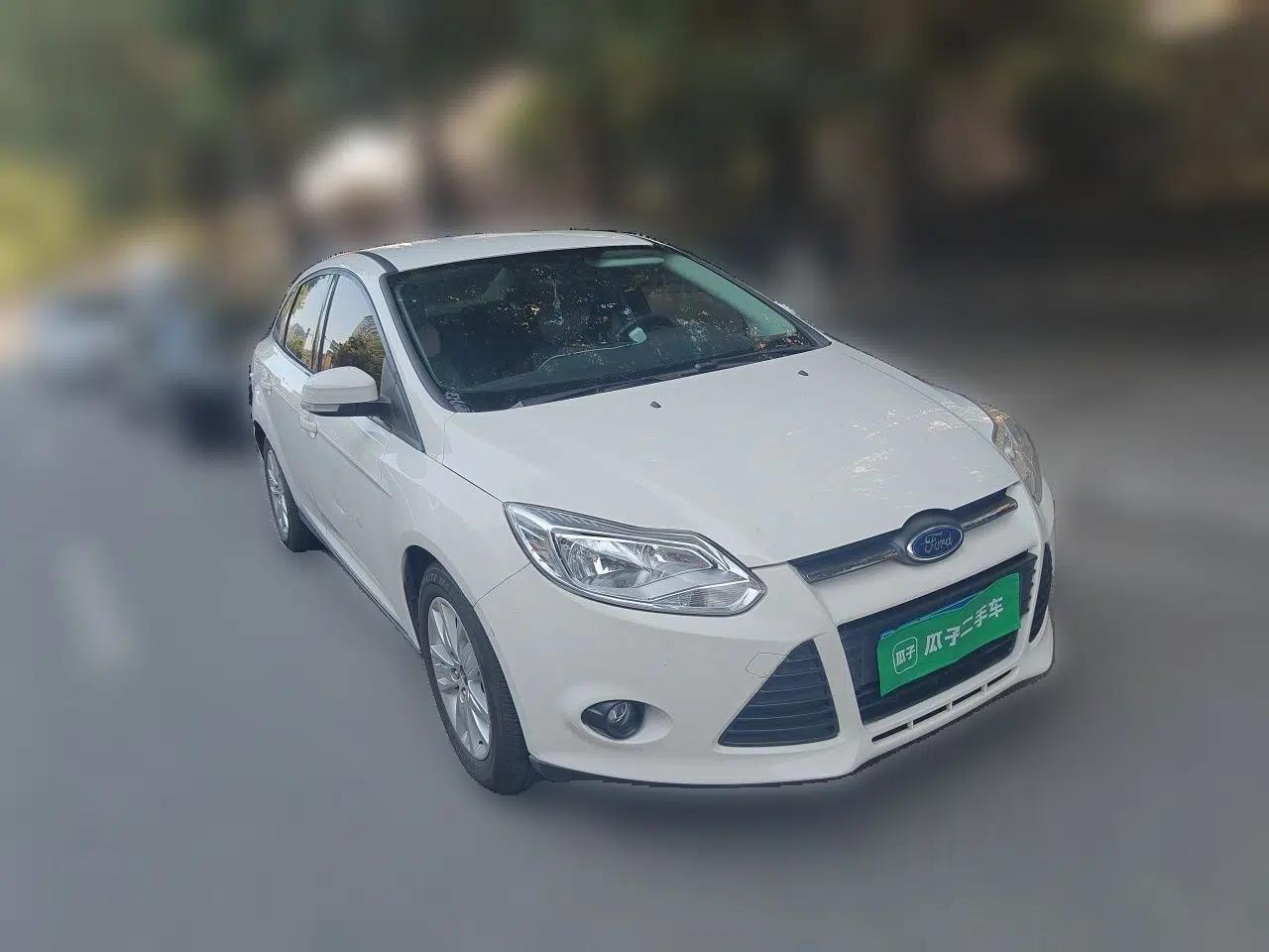 Ford Focus 2012 Sedan 1.6L Automatic Comfort Model — миниатюра 3