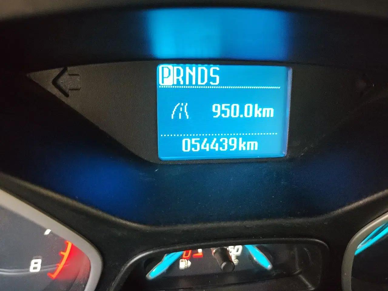 Ford Focus 2012 Sedan 1.6L Automatic Comfort Model — миниатюра 12