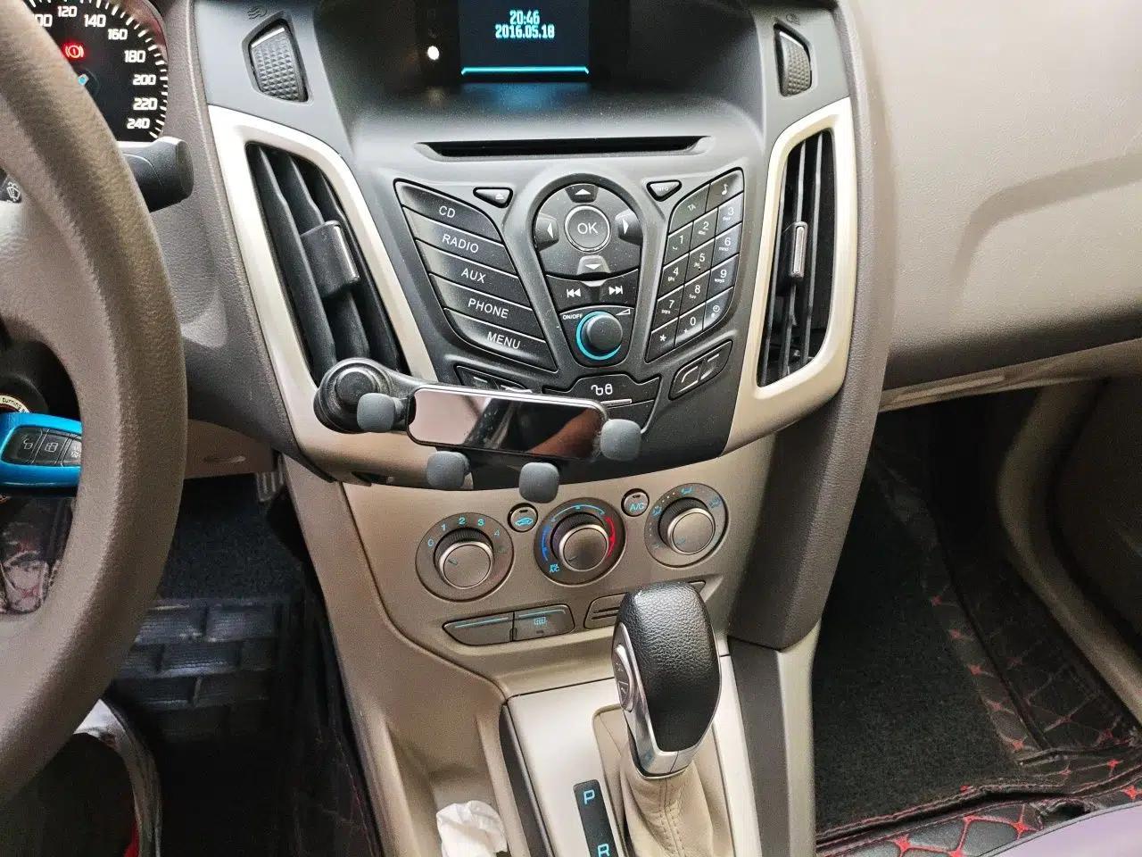 Ford Focus 2012 Sedan 1.6L Automatic Comfort Model — миниатюра 13