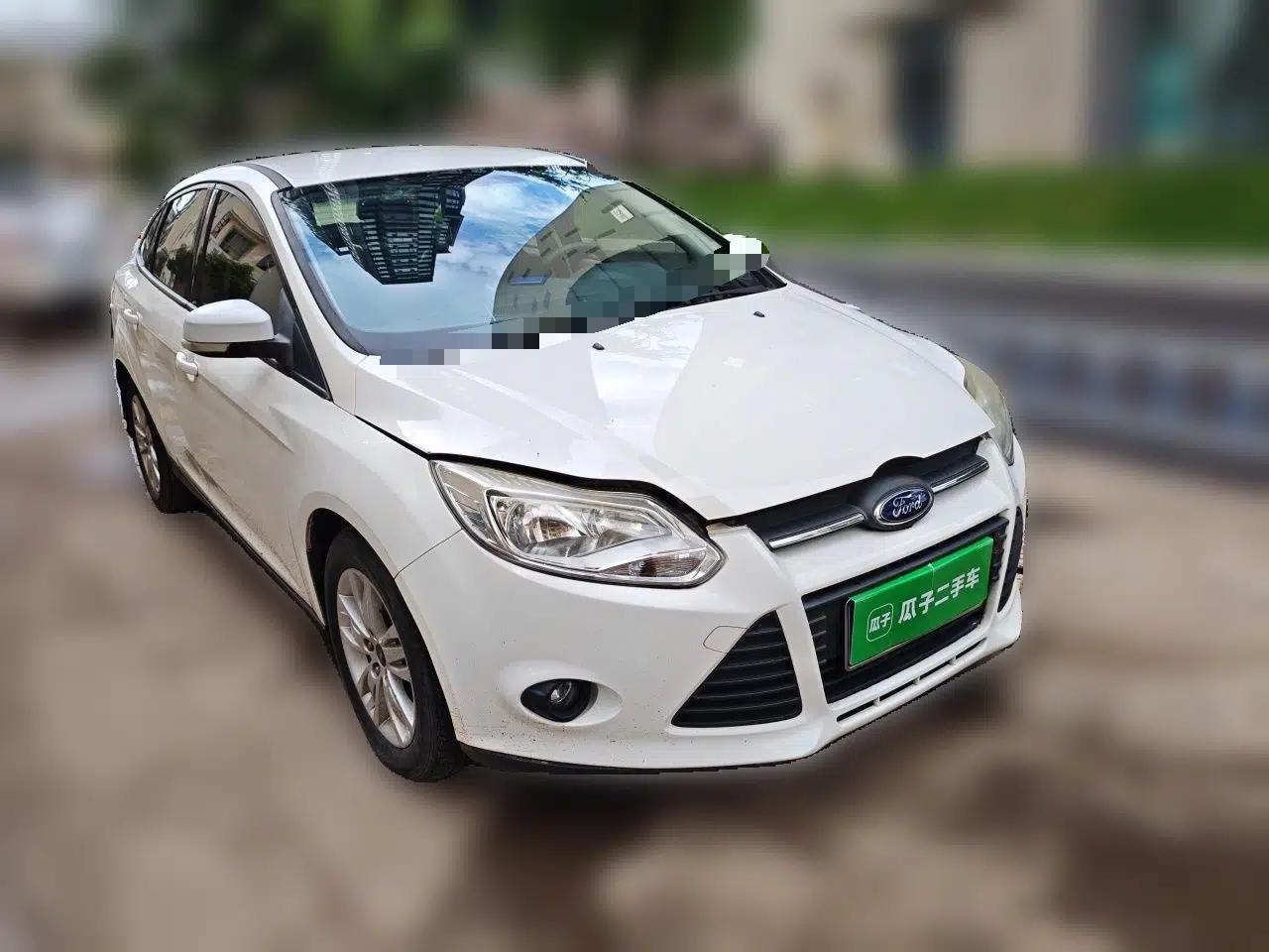 Ford Focus 2012 Sedan 1.6L Automatic Comfort Model — миниатюра 3
