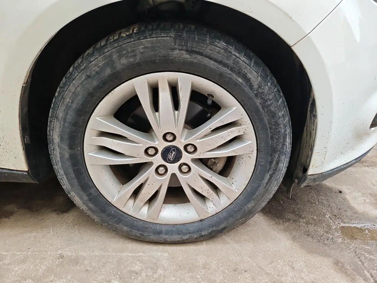 Ford Focus 2012 Sedan 1.6L Automatic Comfort Model — миниатюра 8