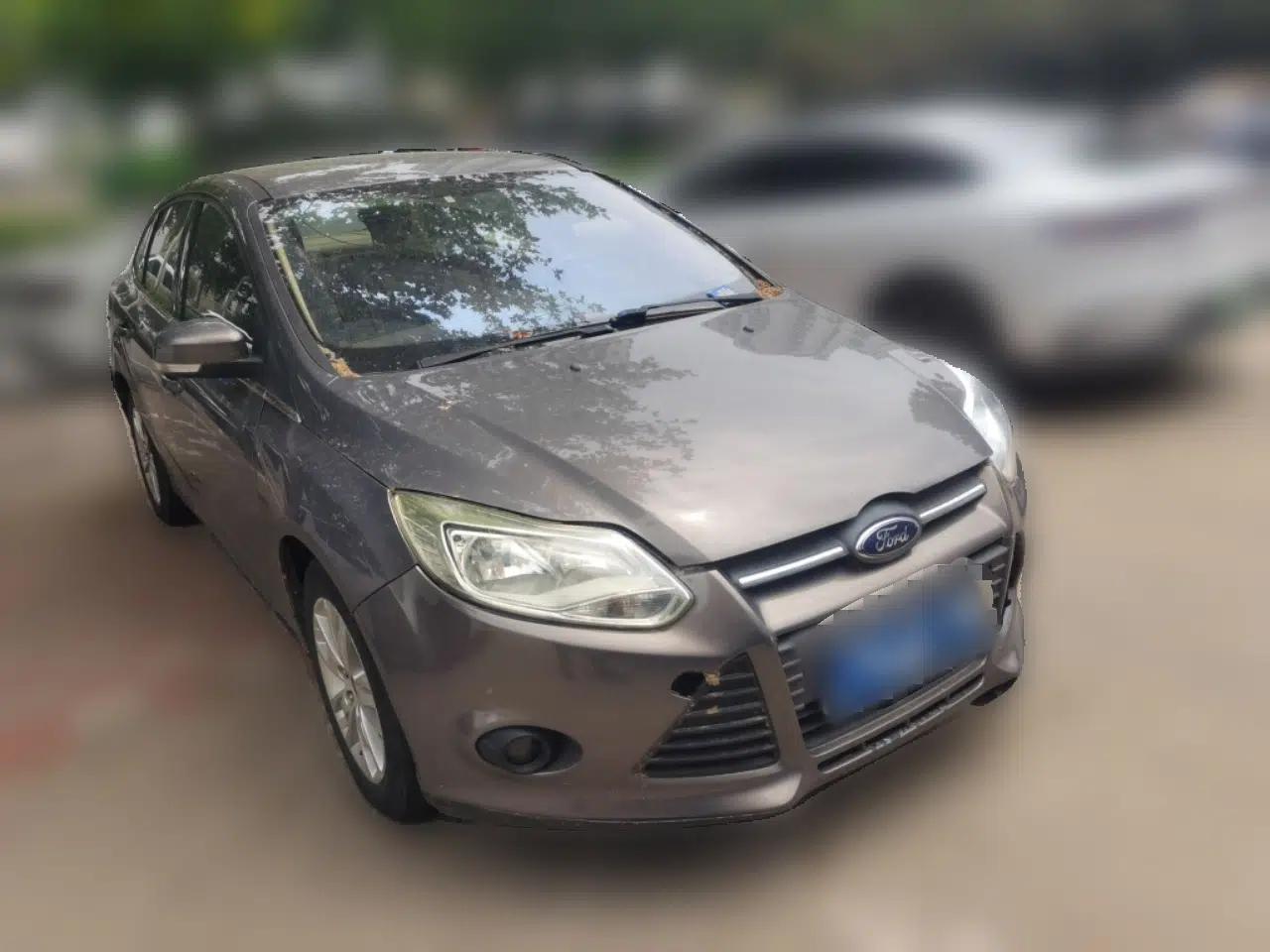 Ford Focus 2012 Sedan 1.6L Automatic Comfort Model — миниатюра 3