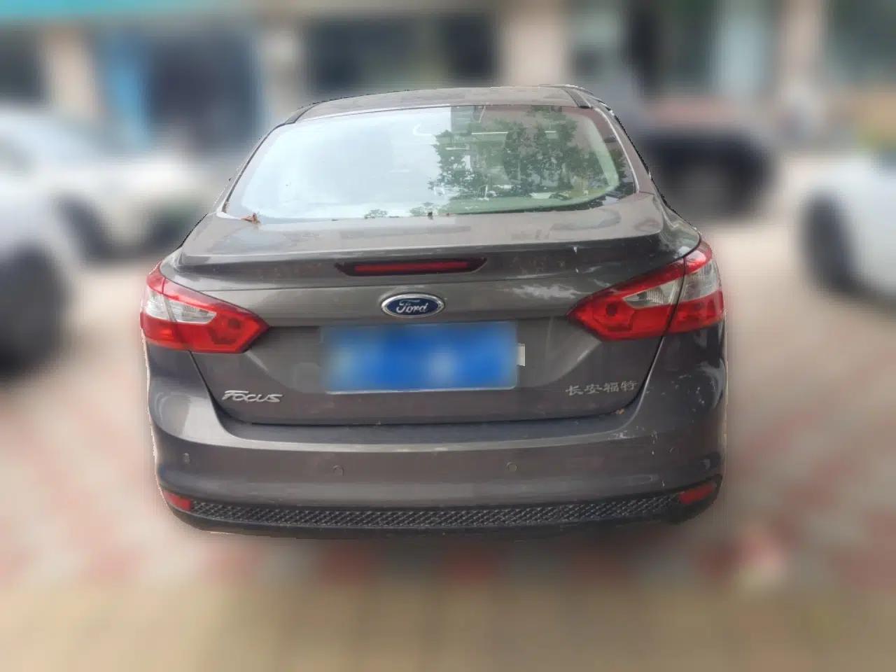 Ford Focus 2012 Sedan 1.6L Automatic Comfort Model — миниатюра 5