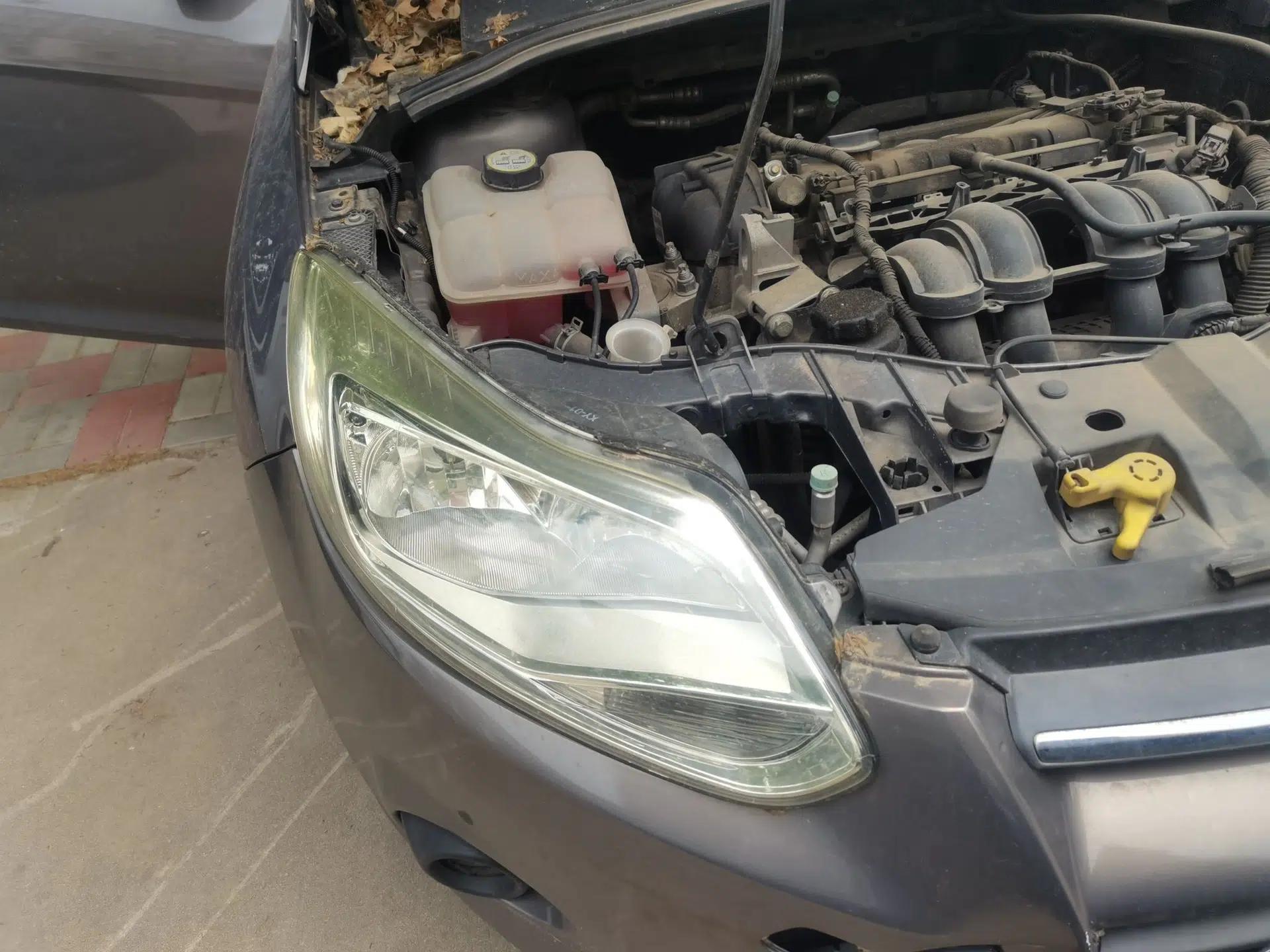 Ford Focus 2012 Sedan 1.6L Automatic Comfort Model — миниатюра 7