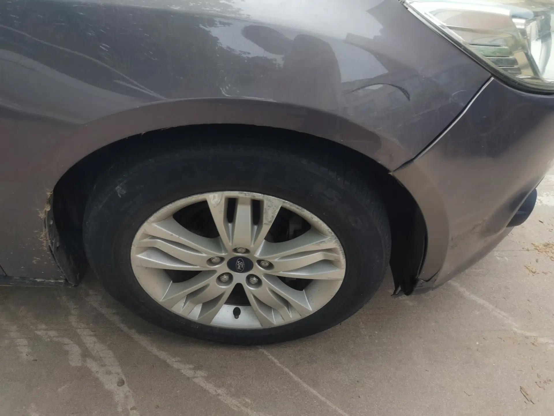 Ford Focus 2012 Sedan 1.6L Automatic Comfort Model — миниатюра 8