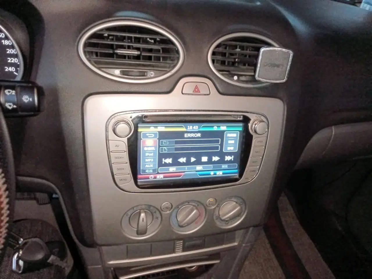 Ford Focus 2013 Hatchback Classic 1.8L Manual Base Model — миниатюра 13