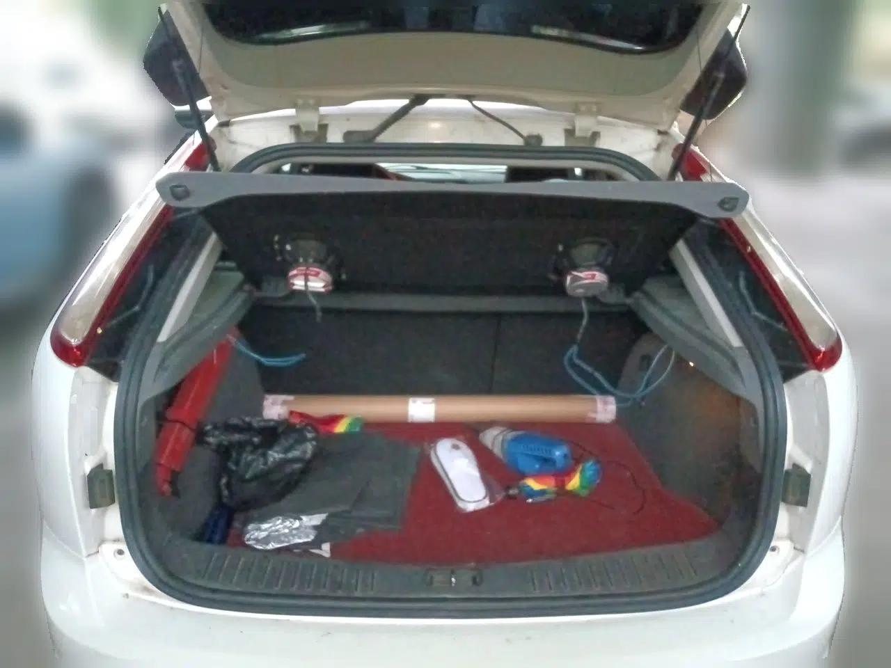 Ford Focus 2013 Hatchback Classic 1.8L Manual Base Model — миниатюра 19