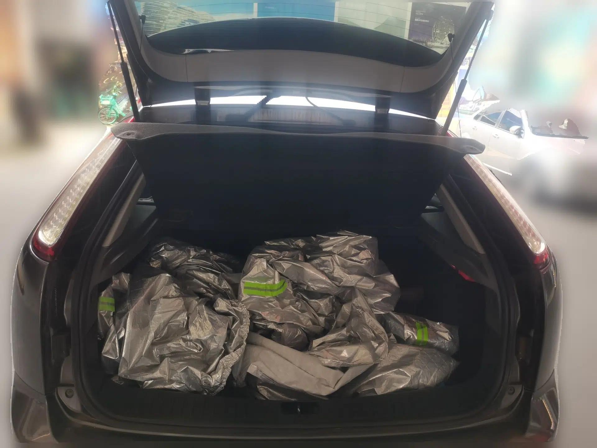 Ford Focus 2013 Hatchback Classic 1.8L Manual Base Model — миниатюра 19