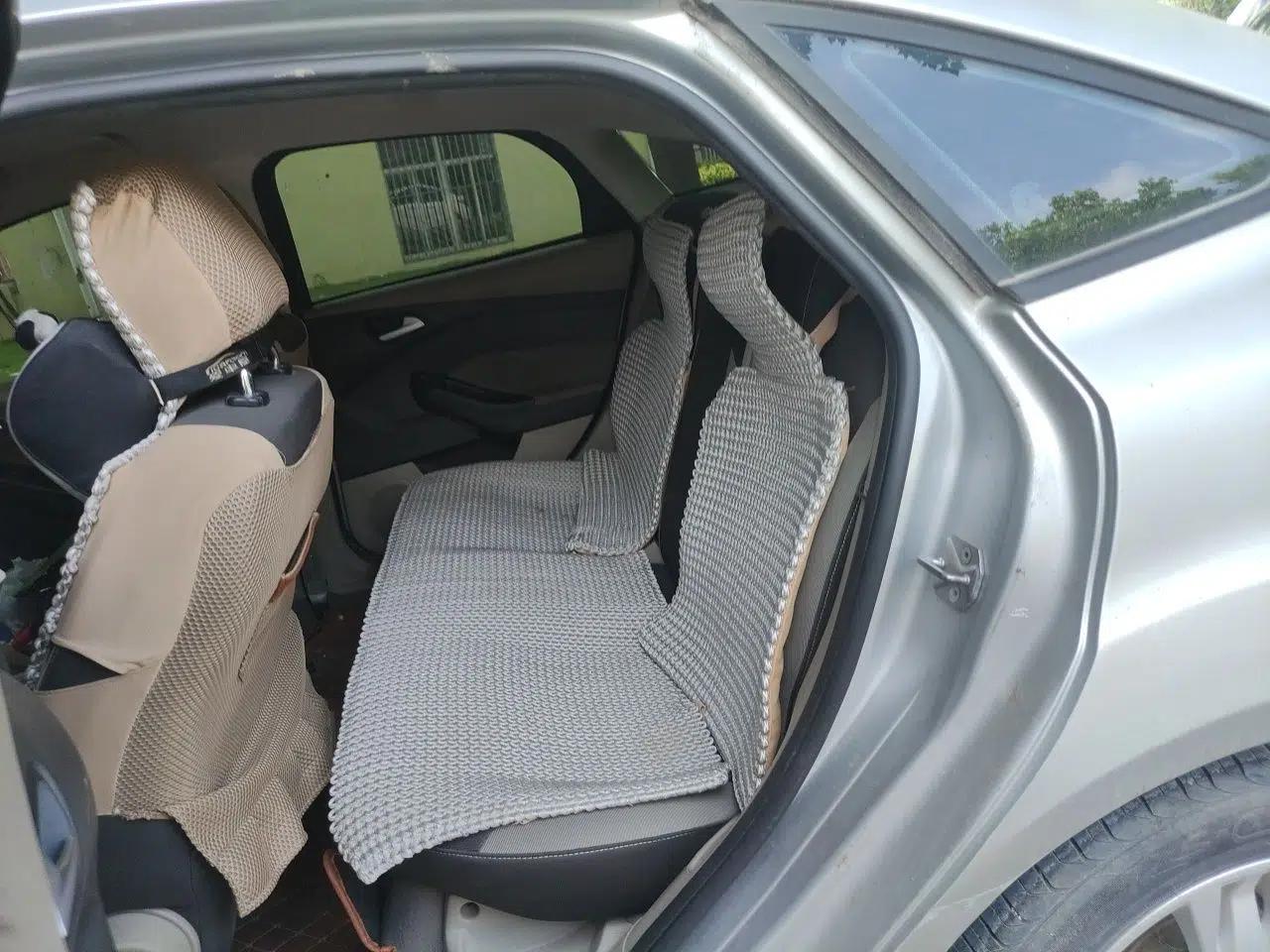 Ford Focus 2012 Sedan 1.6L Manual Comfort Model — миниатюра 17