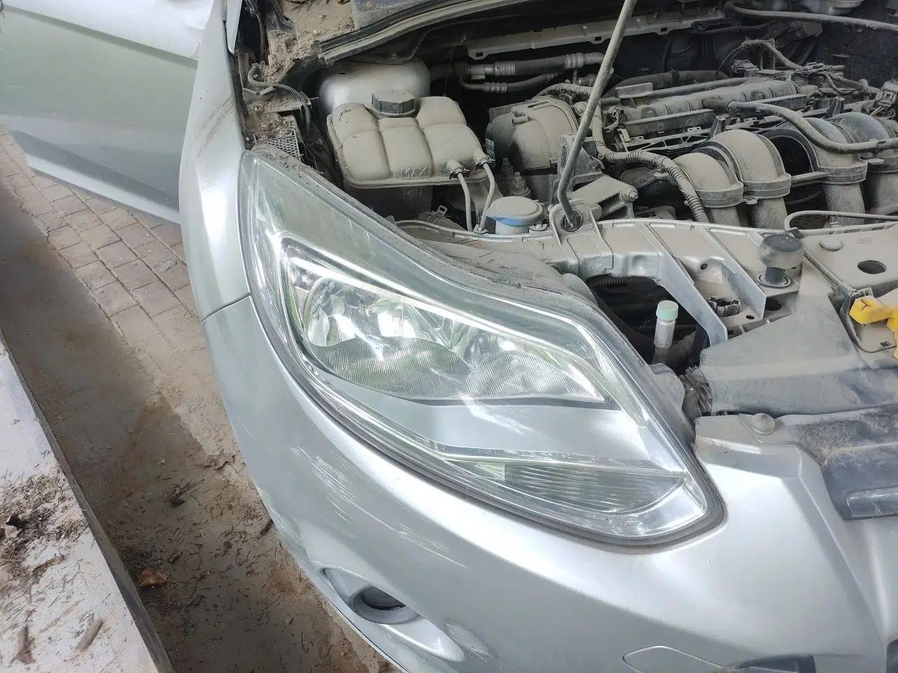 Ford Focus 2012 Sedan 1.6L Manual Comfort Model — миниатюра 7