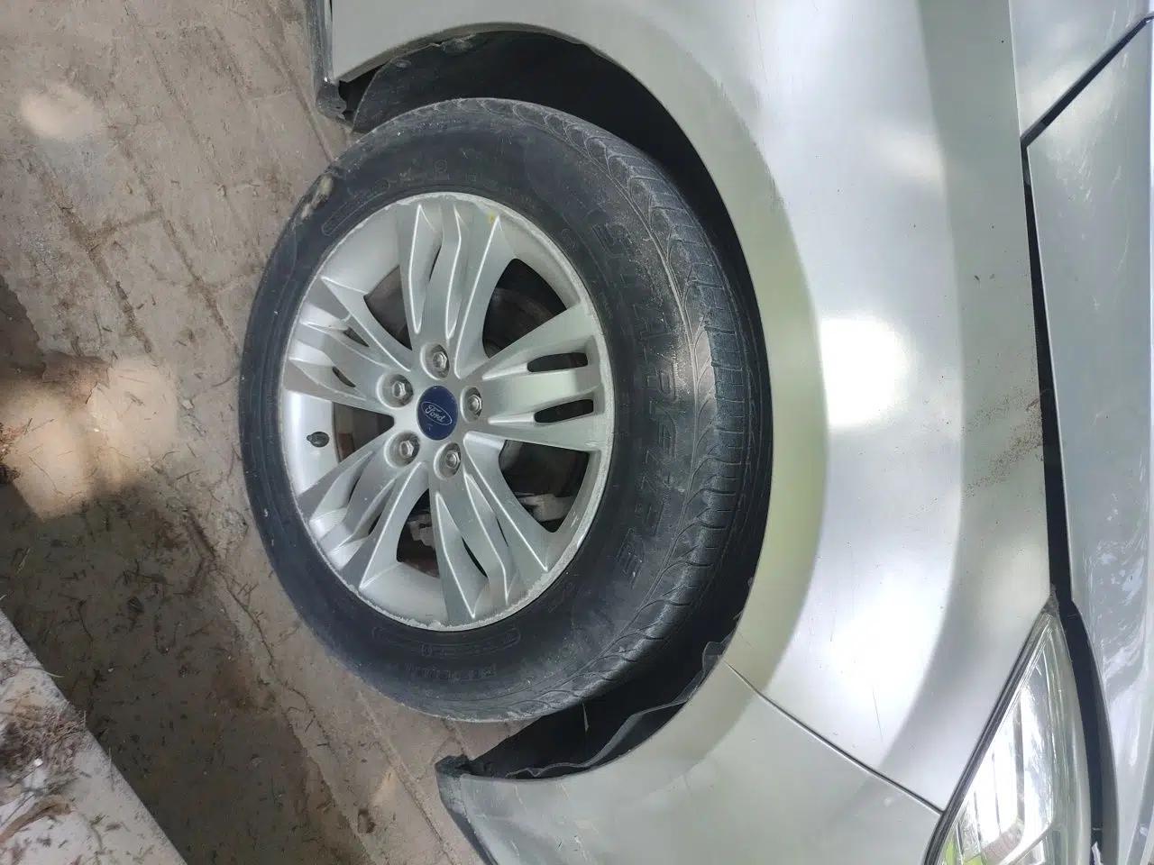 Ford Focus 2012 Sedan 1.6L Manual Comfort Model — миниатюра 8