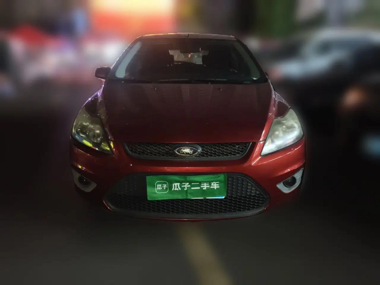 Ford Focus 2013 Hatchback Classic 1.8L Automatic Base Model — миниатюра 2