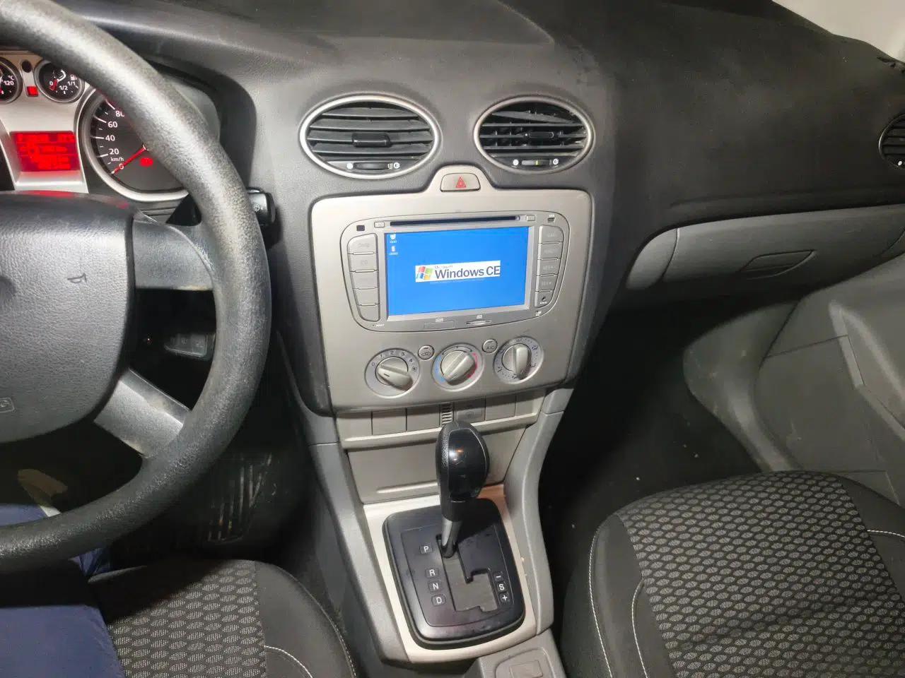 Ford Focus 2013 Hatchback Classic 1.8L Automatic Base Model — миниатюра 13