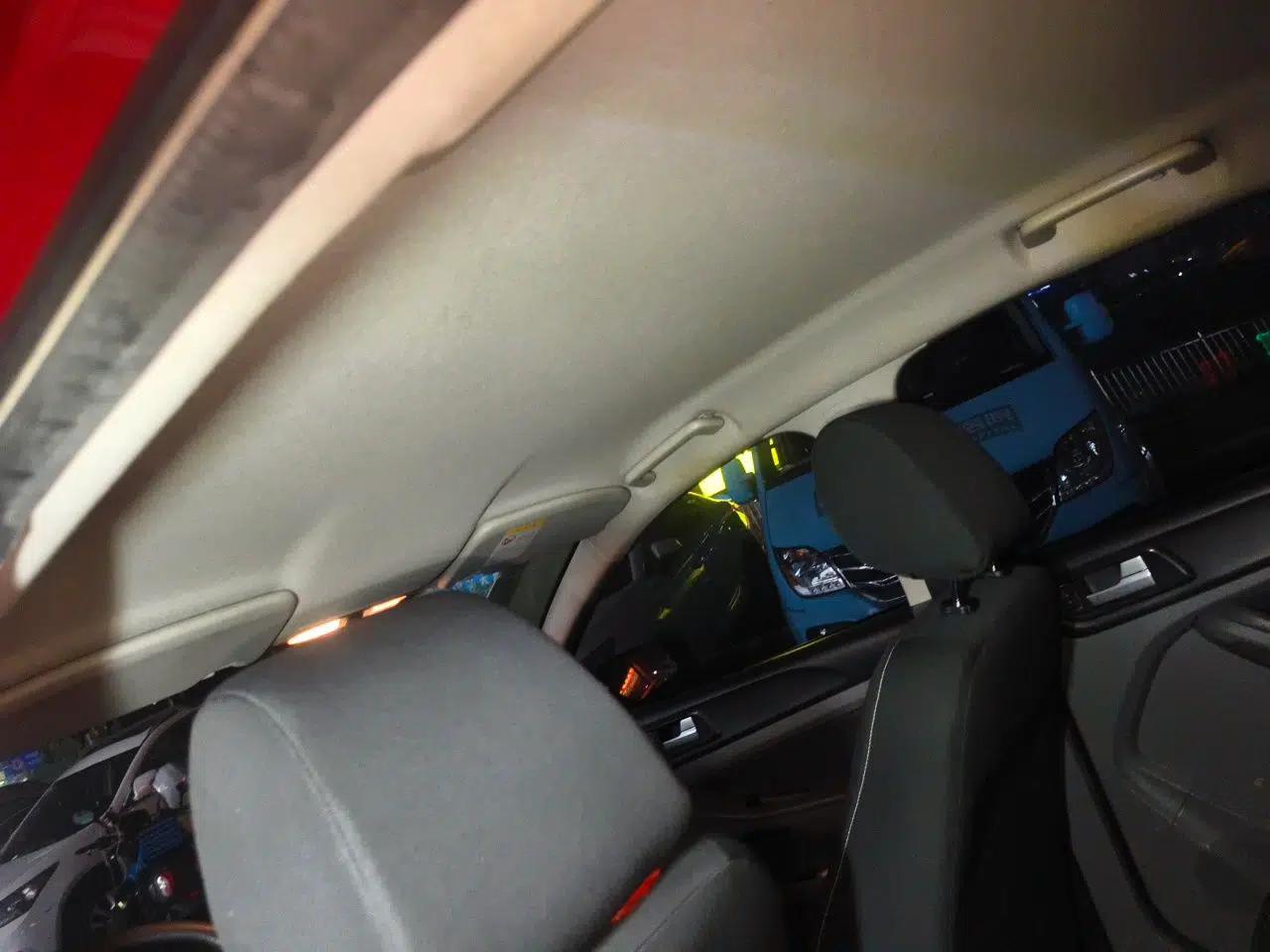 Ford Focus 2013 Hatchback Classic 1.8L Automatic Base Model — миниатюра 18