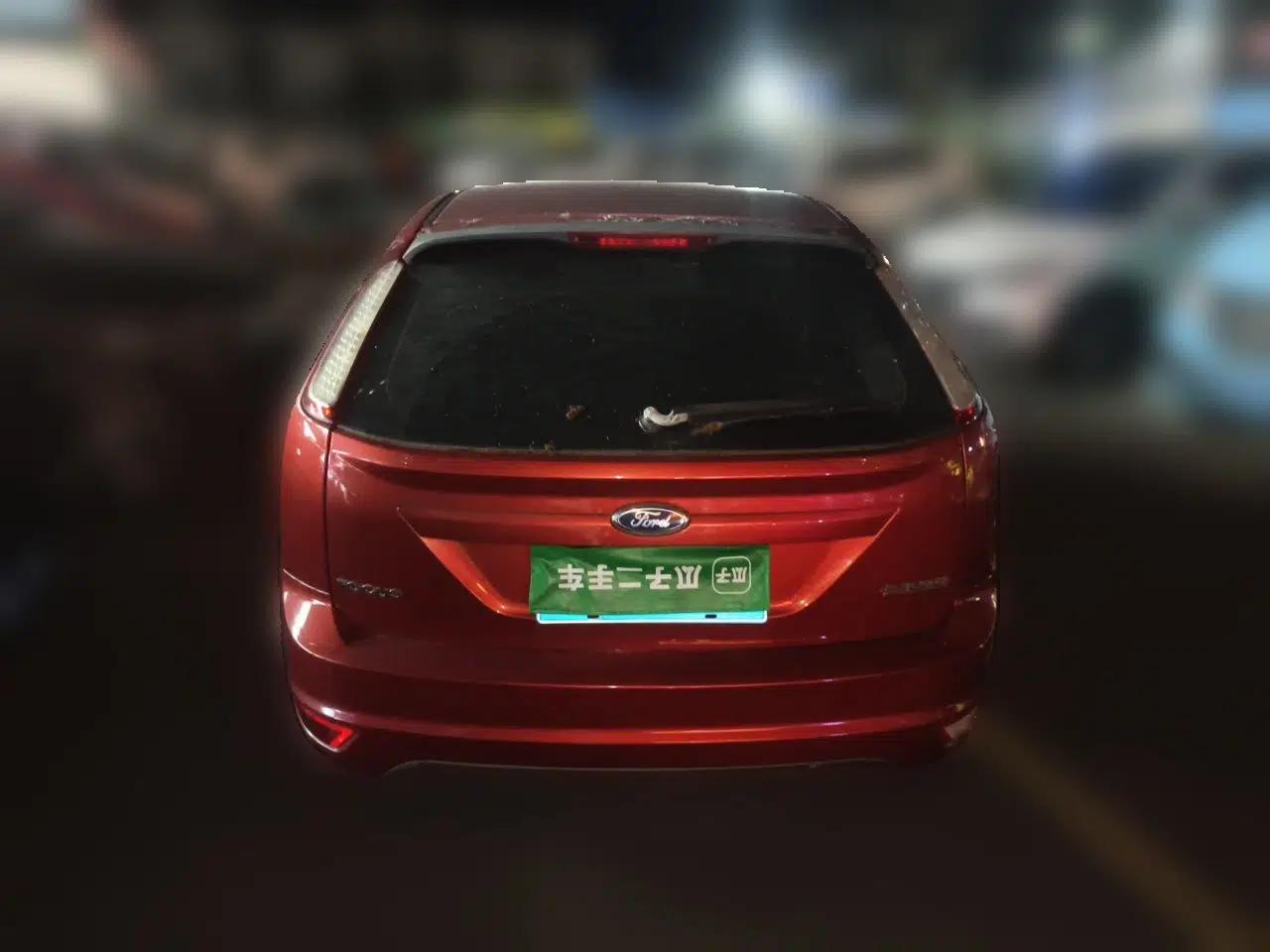 Ford Focus 2013 Hatchback Classic 1.8L Automatic Base Model — миниатюра 5