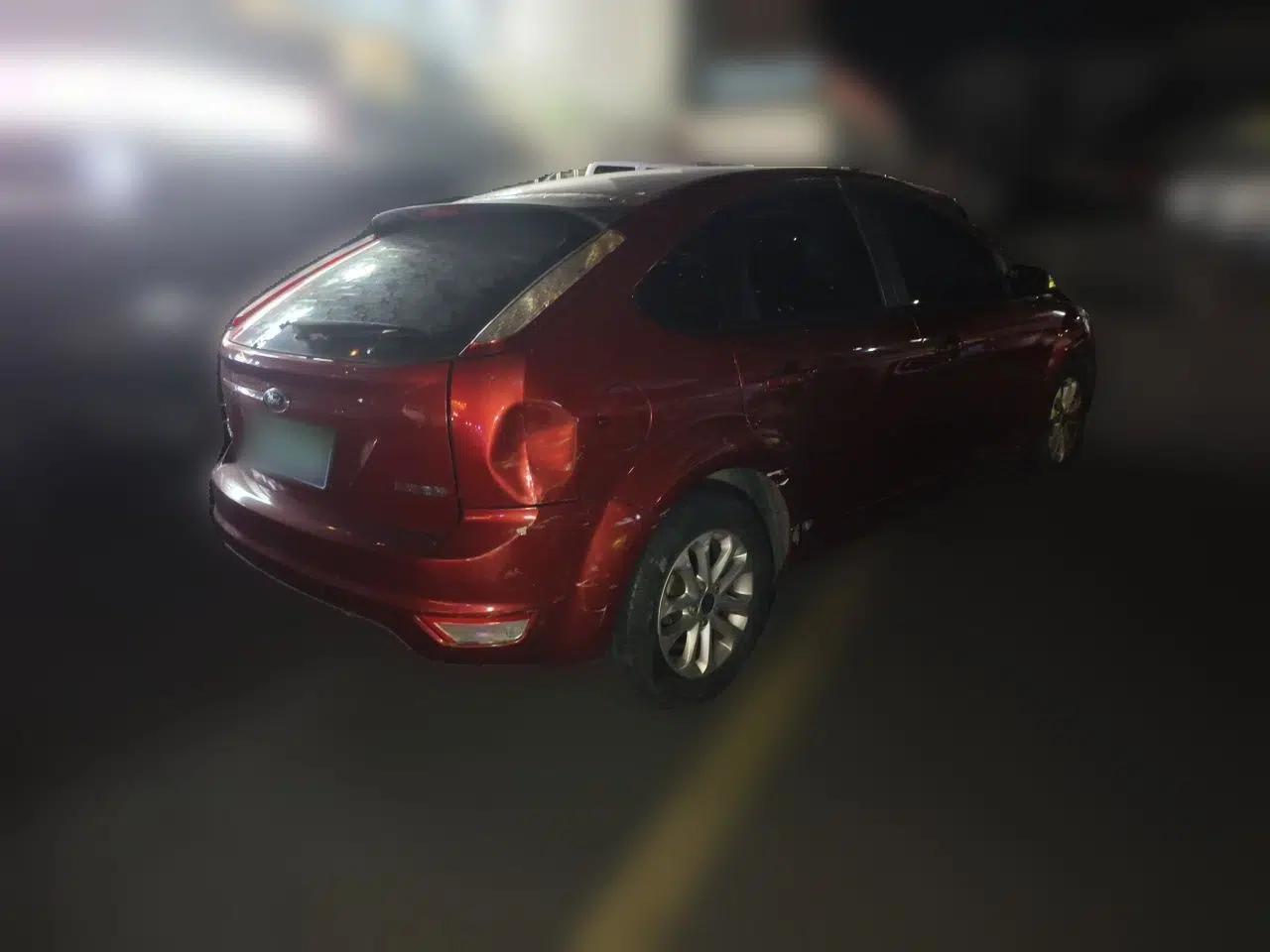 Ford Focus 2013 Hatchback Classic 1.8L Automatic Base Model — миниатюра 6