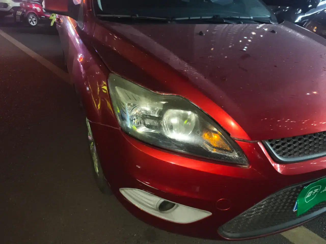 Ford Focus 2013 Hatchback Classic 1.8L Automatic Base Model — миниатюра 7