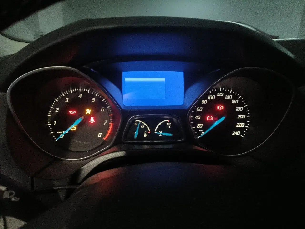 Ford Focus 2012 Hatchback 2.0L Automatic Luxury Sport Model — миниатюра 11