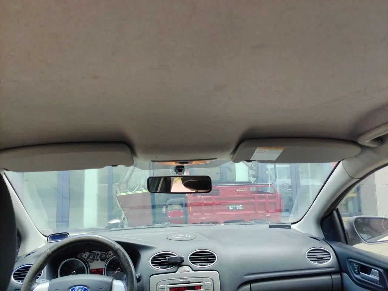 Ford Focus 2012 Hatchback Classic 1.8L Manual Base Model — миниатюра 18