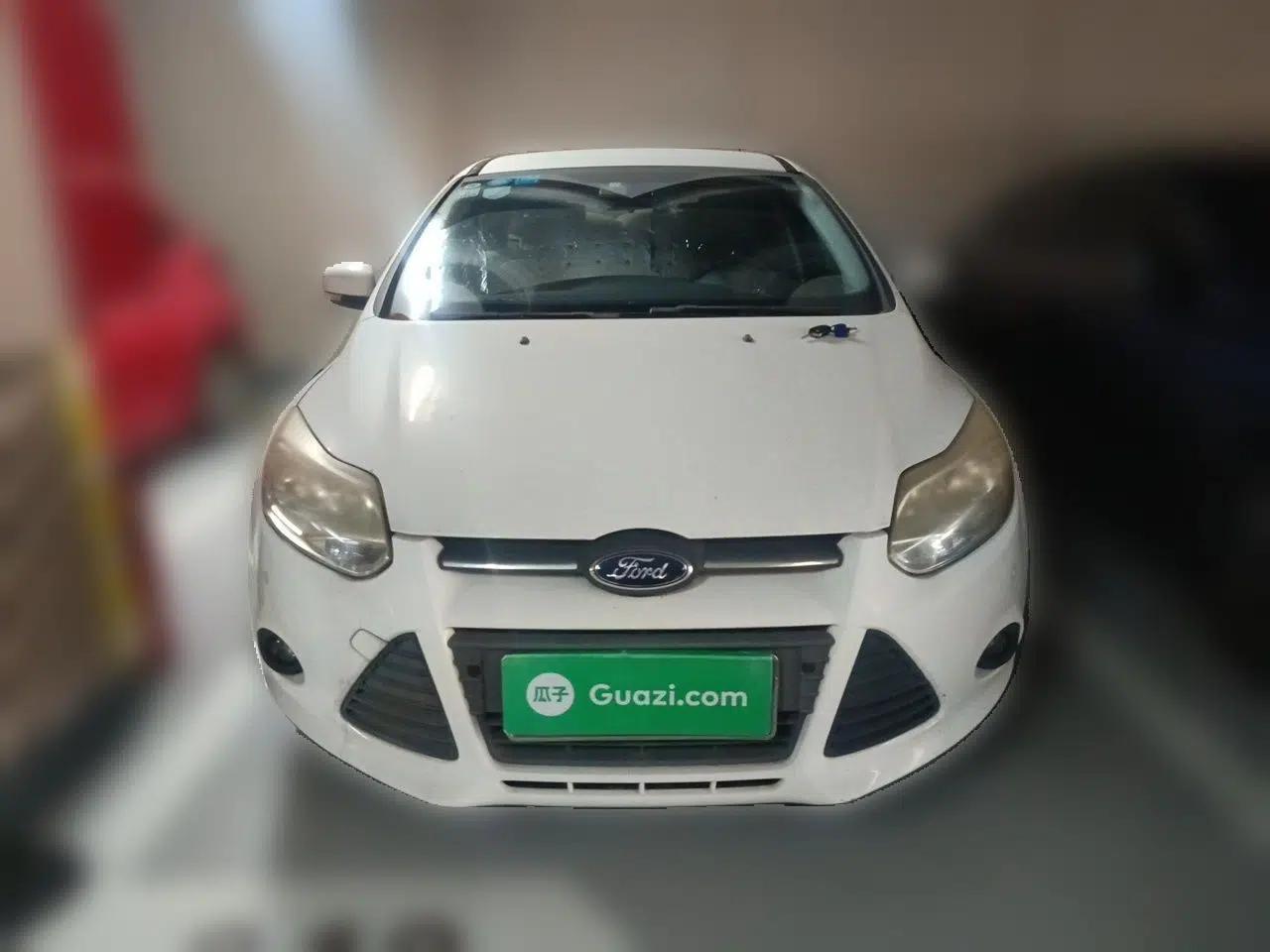 Ford Focus 2012 Sedan 1.6L Automatic Comfort Model — миниатюра 2